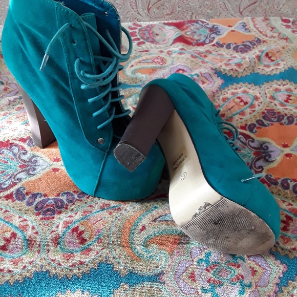 Shoes - Picture 2 of 3